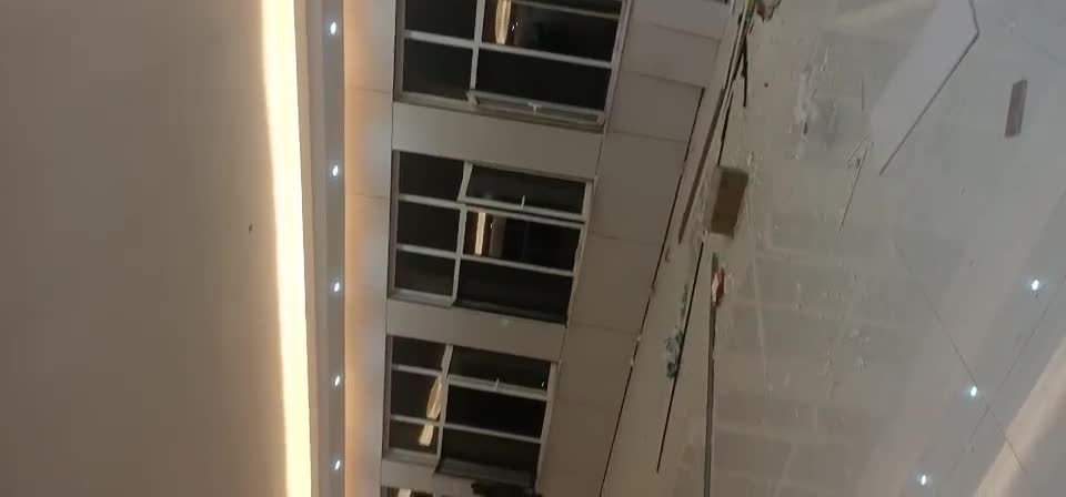 正在施工现场拍摄